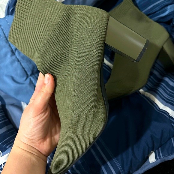 Ankle boots. NEW. Size 10 - Picture 3 of 3